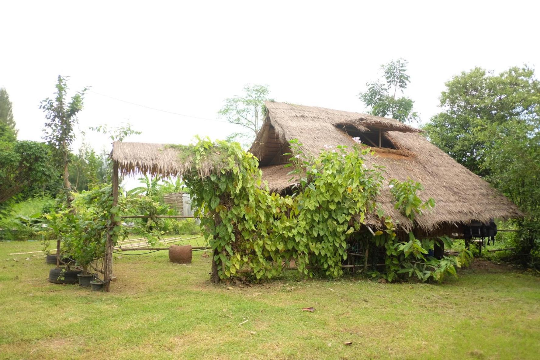 Royal Mountain Hut Hotel Ratchaburi Bilik gambar